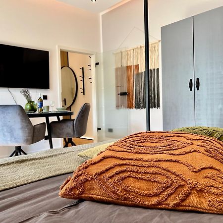 Edler Wohnraum Luxurioeses Studio Im Zentrum Mit Balkon, Kaffeevollautomat, Klima & Parkplatz اتسوكو المظهر الخارجي الصورة